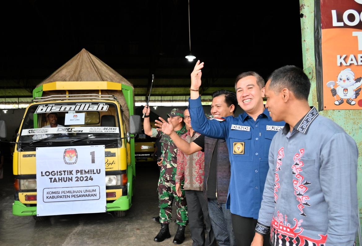 Bupati Pesawaran Lepas Pendistribusian Logistik Pemilu Cakra Lampung