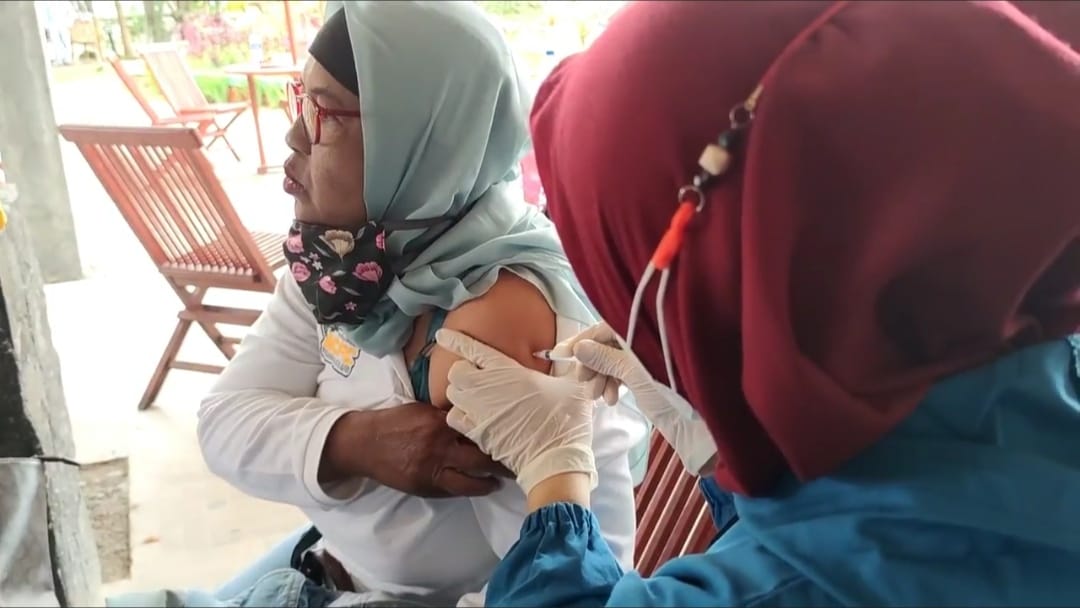 Pelaku Usaha Apresiasi Pelaksanaan Vaksinasi Covid-19 Yang Digelar Pemkot Bandarlampung Dilokasi Wisata