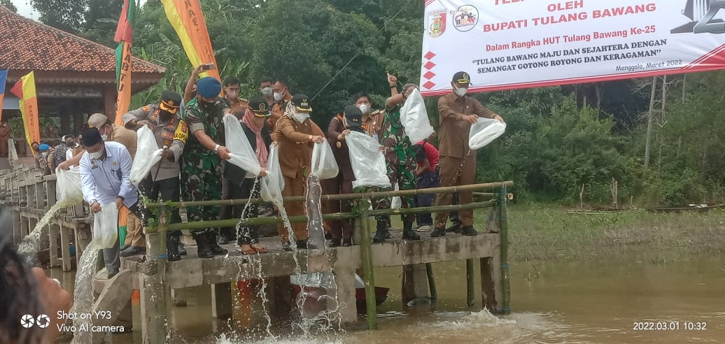 Cinta Nelayan, Bupati Winarti Tabur Benih Ikan