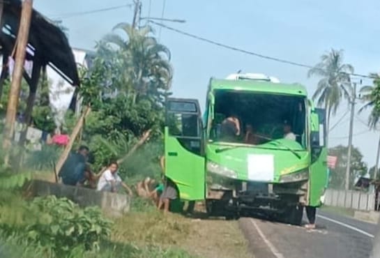 Bus Calon Jamaah Haji Terguling