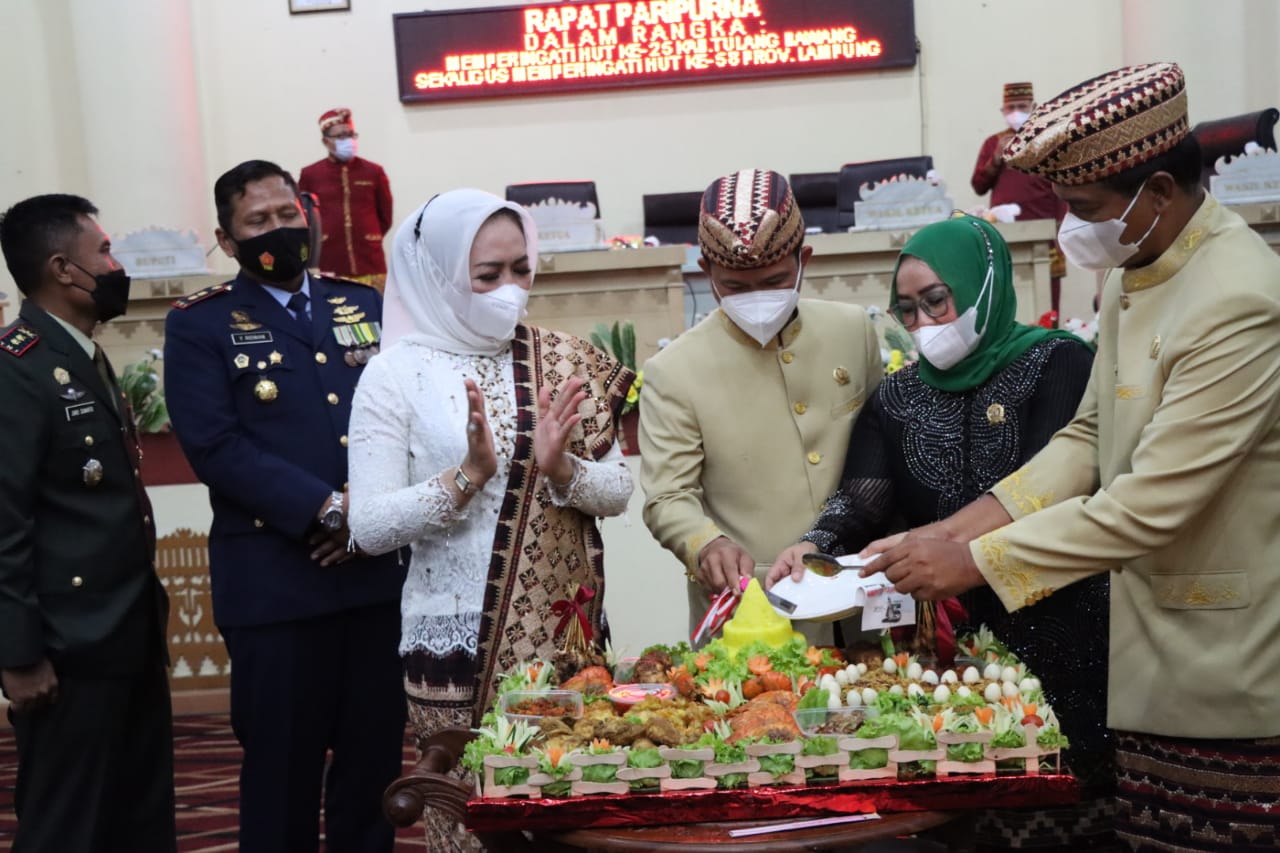 Paripurna HUT Tuba ke 25, Winarti Ucapkan Terimakasih Kepada Bupati dan Wabup Terdahulu