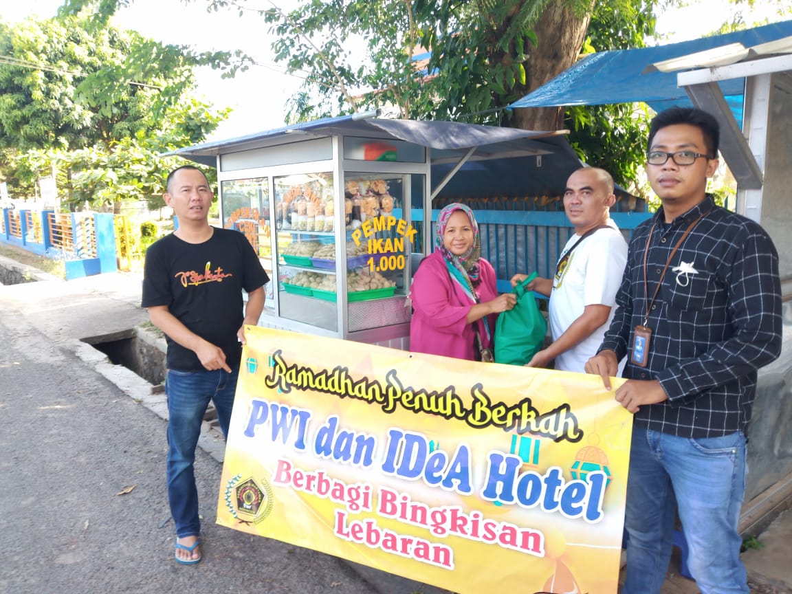 PWI Kota Metro Bersama IDEA Indonesia Bagikan 100 Paket Sembako