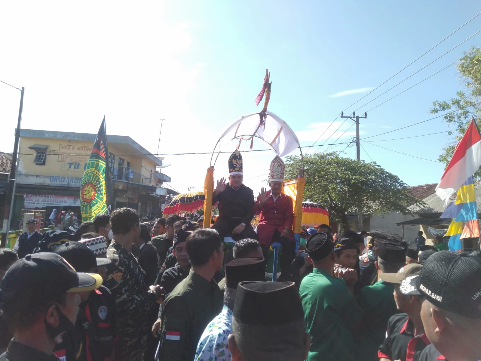 Meriah, Bupati Musa Disambut dengan Prosesi Adat Lampung