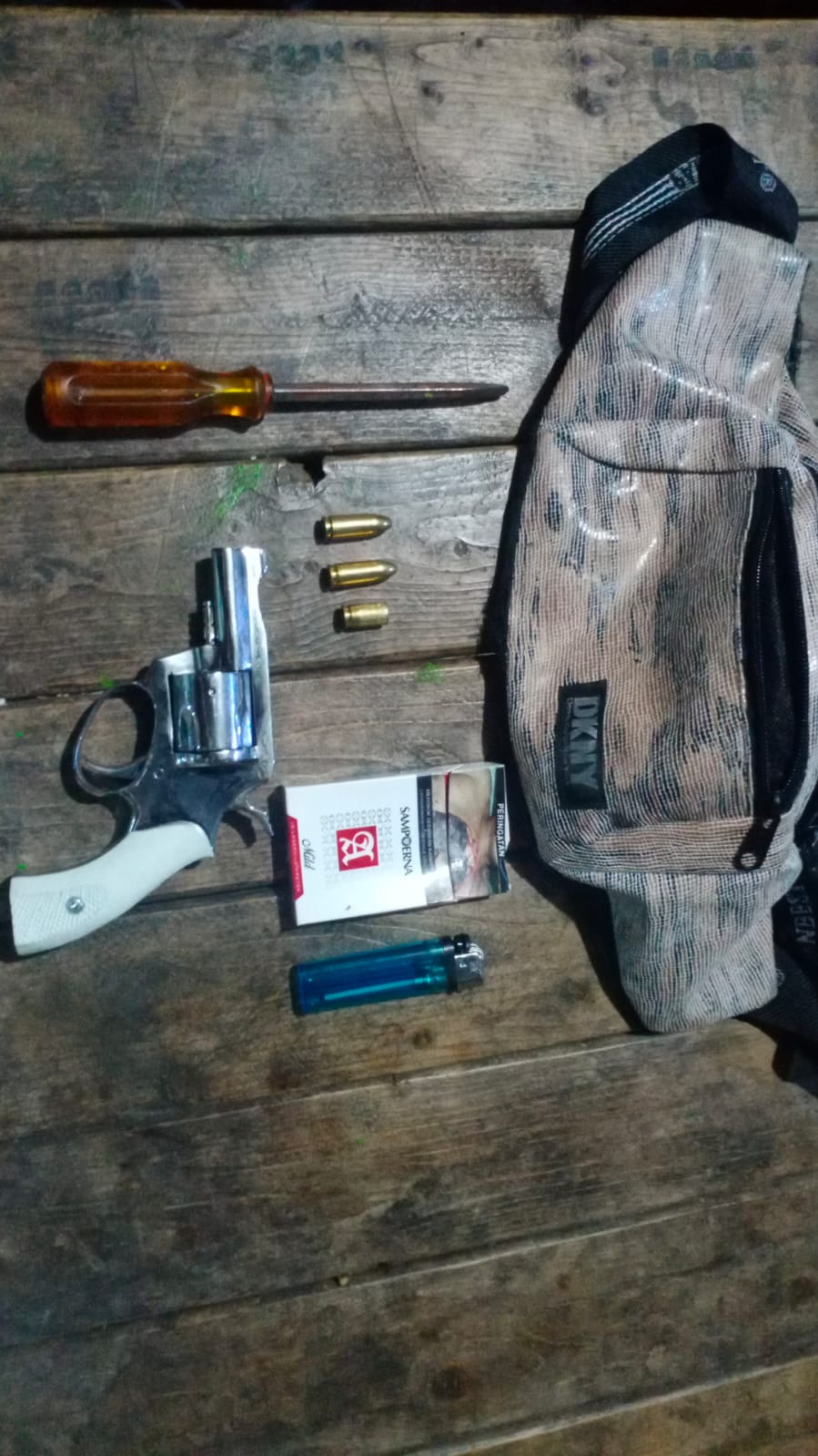 Dikejar Polisi, Dua Orang Buang Pistol Rakitan