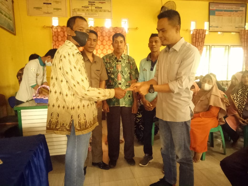 Camat Hadiri Penyaluran BLT DD Kampung Bengkulu Tengah untuk Tiga Bulan