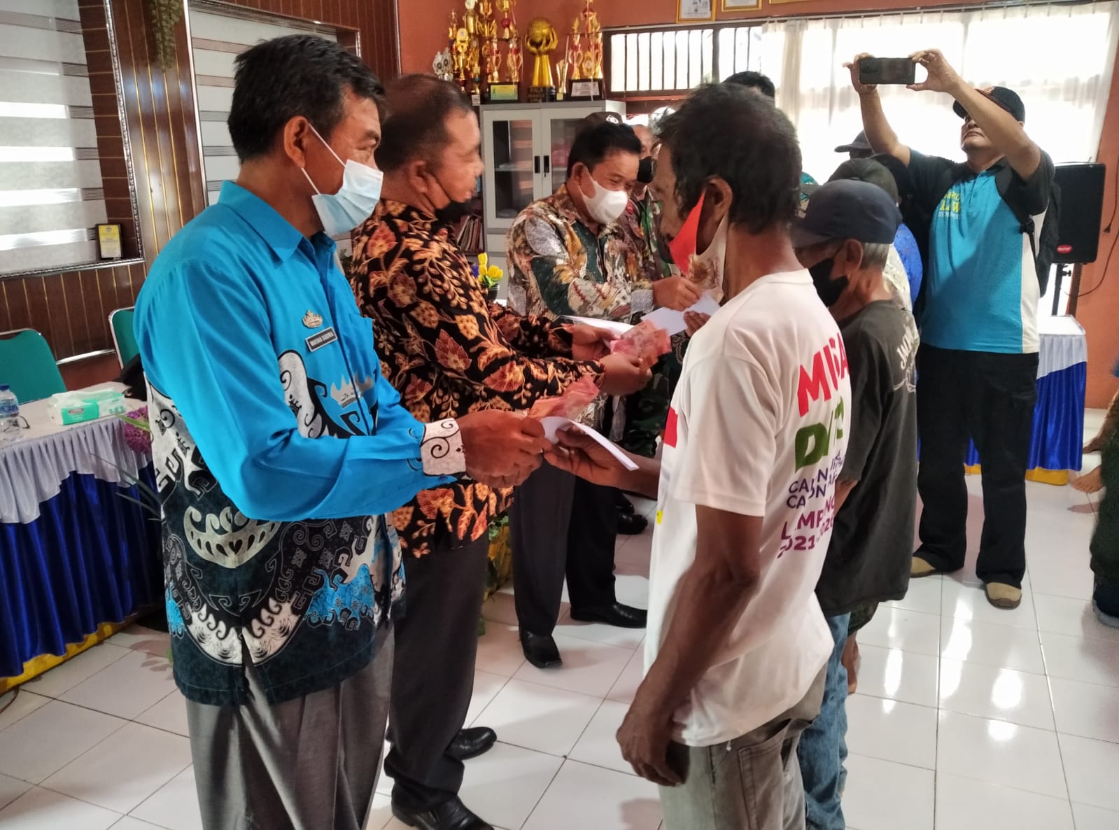 Kampung Bali Sadar Utara Kembali Salurkan BLT DD Bulan April-Juni 2022