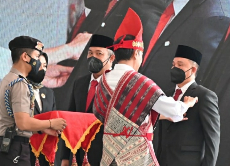 Bupati Lampung Barat Terima Penganugerahan Satyalencana Wira Karya Dari Presiden RI
