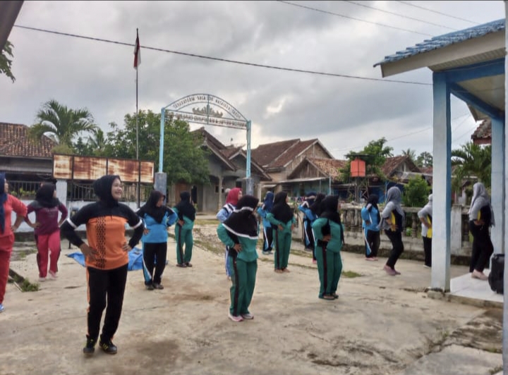 Ibu PKK dan Kader Posyandu Gunung Sari Laksanakan Senam Kebugaran