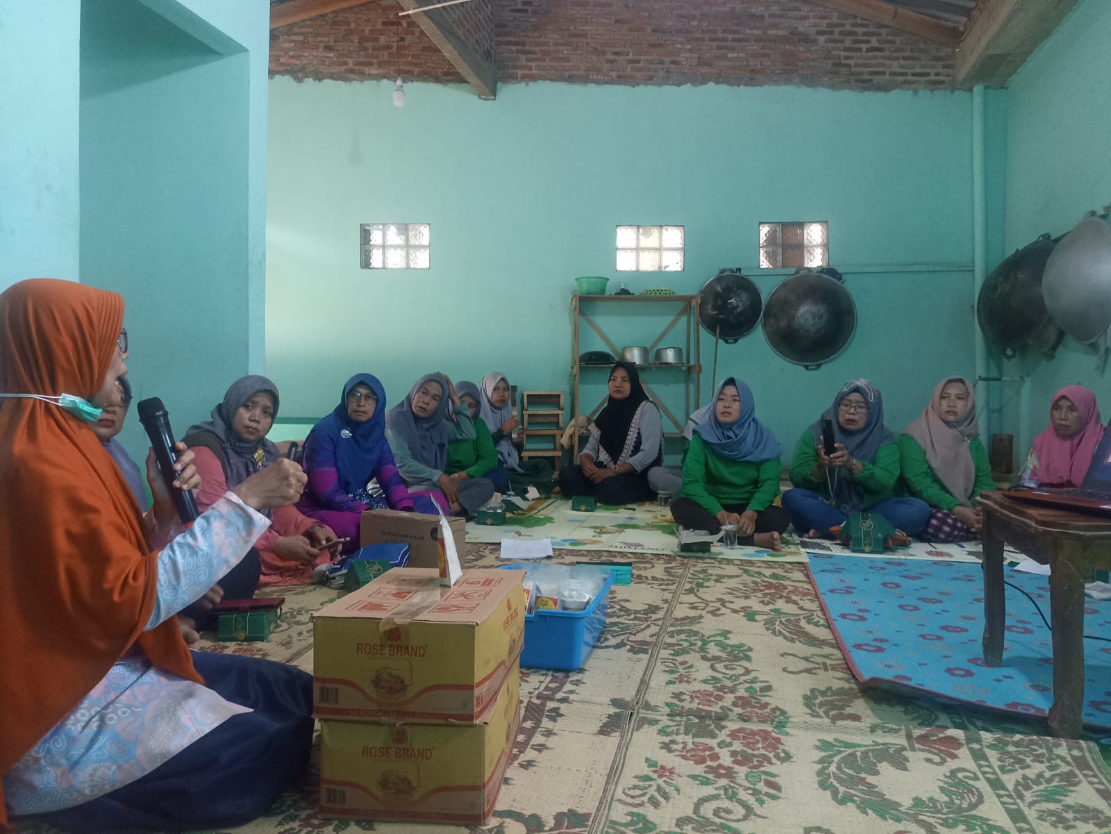 Tim Dosen Program Studi Pengelolaan Agribisnis Polinela Kembangkan Desain Kemasan Dan Pemasaran Produk Pangan Olahan Pada KWT