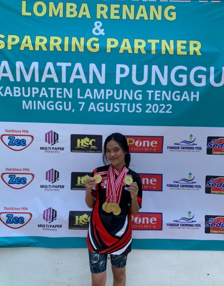 Siswa Smp Negeri 5 Bandar Lampung, Raih Mendali Emas Cabang Lomba Renang di Lamteng