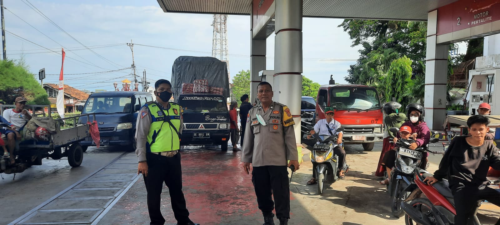 Imbas Kenaikan Harga, Personil Polresta Laksanakan Pengamanan di SPBU
