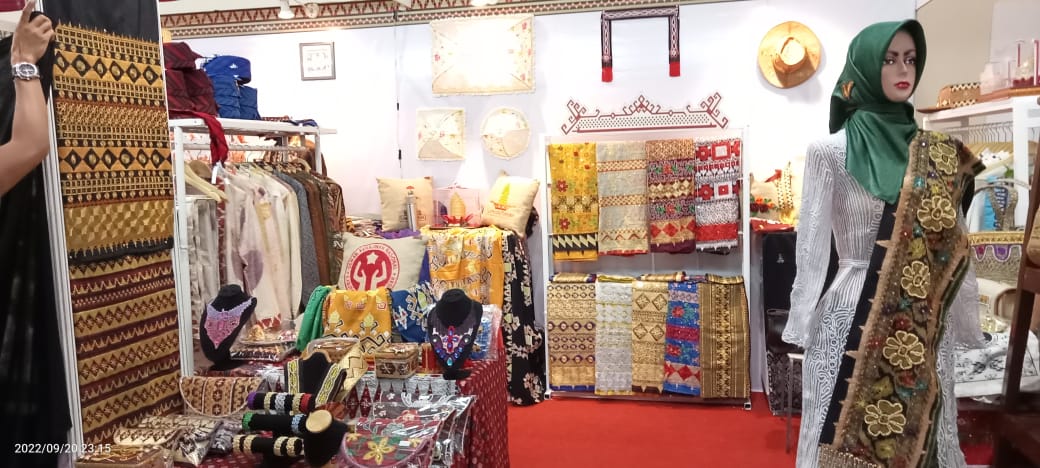 Ketua Dekranasda Lamteng Libatkan Enam UMKM Dalam Pameran Kriyanusa 2022