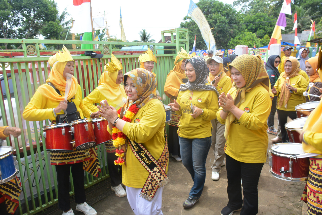 Hari Ke-2 Bunga Kampung : Bunda Mardiana Melaksanakan Kegiatan Jum’at ...