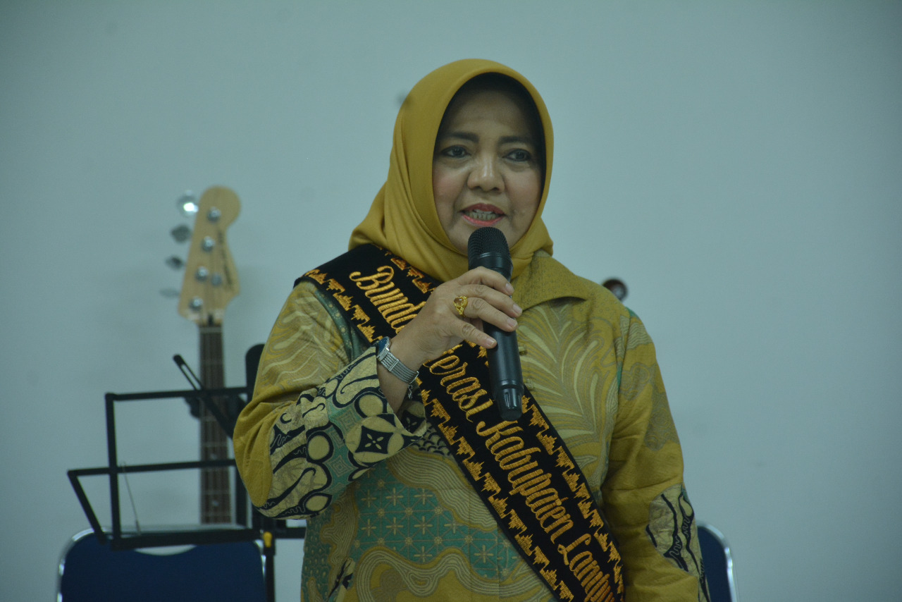 Bunda Mardiana Lakukan Kunjungan di SDN-02 dan SMA Gunung Madu