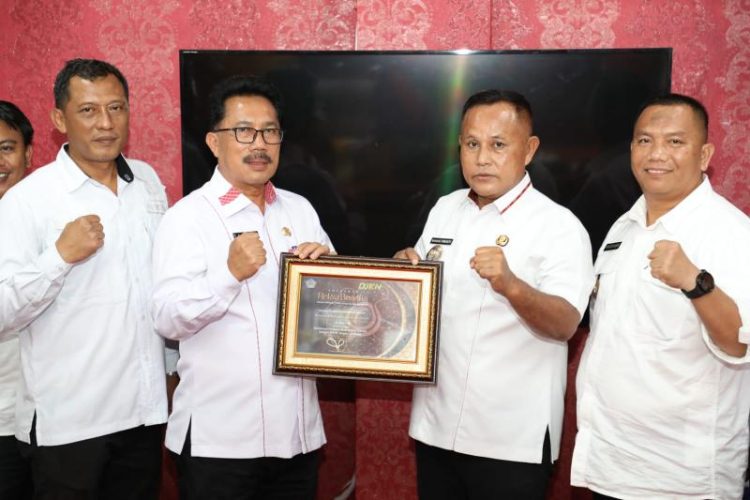 Lamsel Raih Dua Penghargaan Di Bidang Keuangan