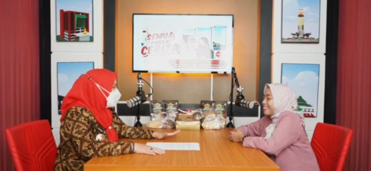 Dibantu Program Biling Pemkot Bandar Lampung, Tya Lulus S2