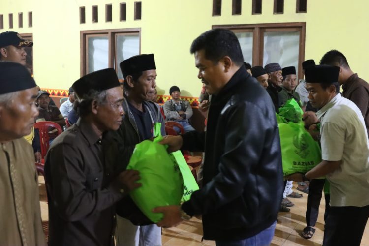 Bupati Musa Tinjau Dan Serahkan Bantuan Korban Angin Puting Beliung