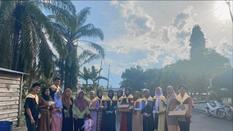 Unit PMR CRC SMA N 1 Menggala Berbagi Kebahagiaan Dengan Membagikan Takjil di Bulan Suci Ramadan.
