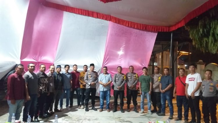 Pisah Sabut Kapolsek Seputih Surabaya IPTU Y. Budi Santoso Kepada Kapolsek Baru IPTU Jufriyanto, S.IP Diwarnai Isak Haru