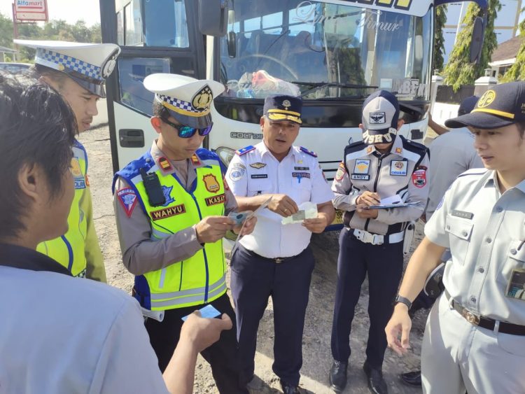 Persiapan Mudik Lebaran, Satlantas Polres Mesuji dan Dishub Gelar Ramp Chek Angkutan Umum