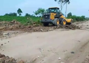 Pengusaha Lapak Buminabung Perbaiki Jalan