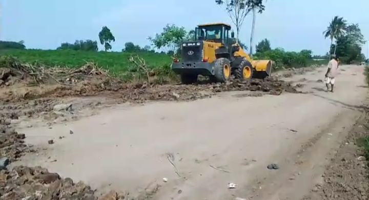 Pengusaha Lapak Buminabung Perbaiki Jalan