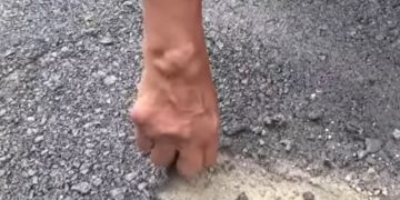 Proyek Diduga Asal Jadi, Baru Kelar Sudah Mengelupas