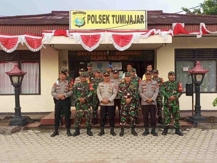 Hari Bhayangkara Ke-77, Koramil 412-05 TBU Beri Kejutan Kepada Polsek Tumijajar