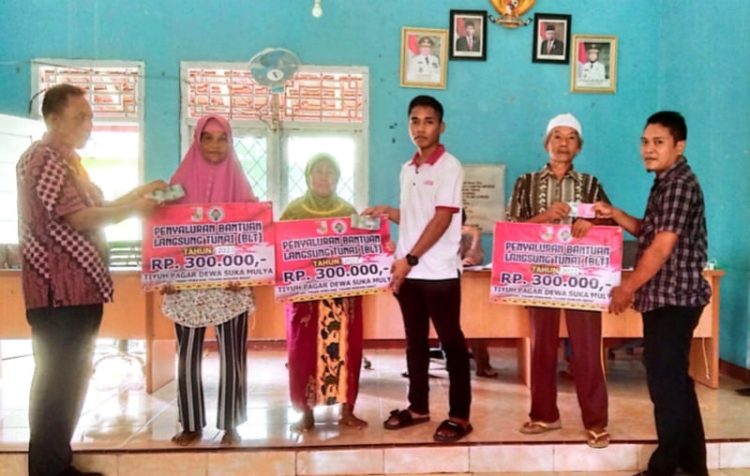 20 KPM Tiyuh Pagar Dewa Suka Mulya Tubaba Menerima BLT DD TA.2023