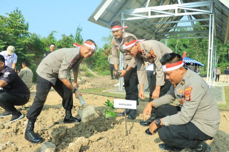 Polri Lestarikan Negeri Penghijauan Sejak Dini Polres Tubaba Tanam Ribuan Pohon