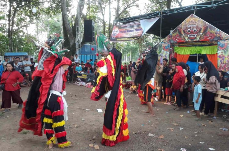 Kesenian Kuda Lumping Meriahkan HUT RI Ke-78 Tiyuh Karta Raharja.