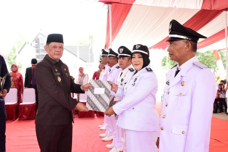 Pj.Bupati Tubaba Firsada Lantik 8 Penjabat Kepalo Tiyuh Dan 1 Kati PAW