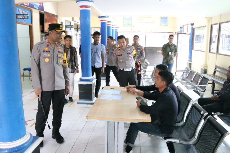 Hari Pertama Menjabat, Kapolres Tulangbawang Cek Langsung Pelayanan Publik