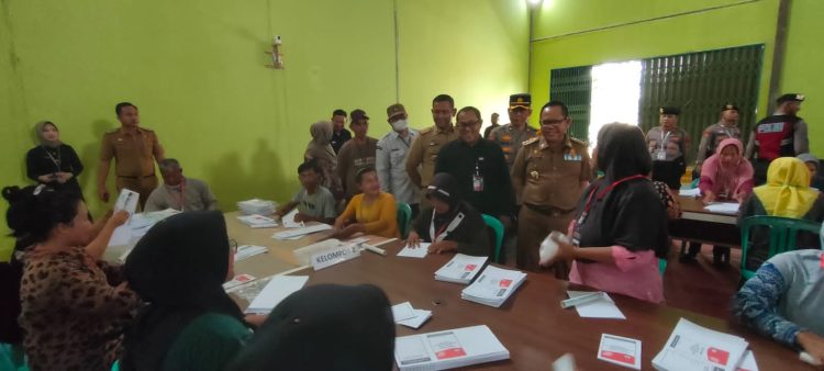 Pantau Pelipatan dan Penyortiran Surat Suara Pemilu 2024, Begini Pesan Sulpakar