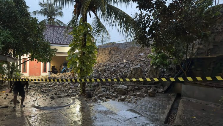 Pondasi Roboh, Pembangunan Gedung BPKHTL Wilayah XX Bandar Lampung Nyaris Makan Korban
