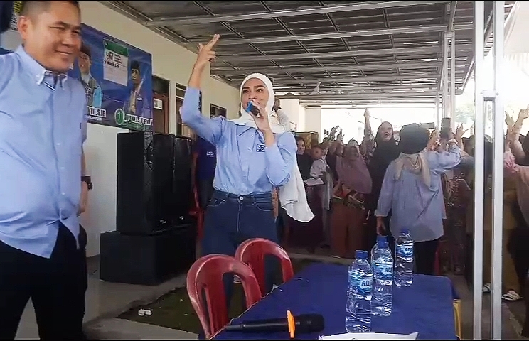 Safari Politik Putri Zulkifli Hasan ke Kampoeng Siger Bernung Disambut Antusias Ratusan Warga