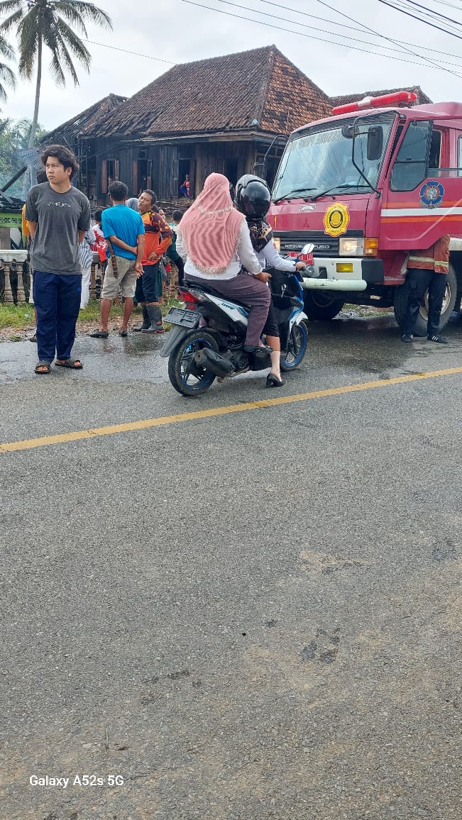 Rumah di Bukit Kemuning Lampung Utara Terbakar, Sekretaris Damkar: Anggota Menuju Lokasi