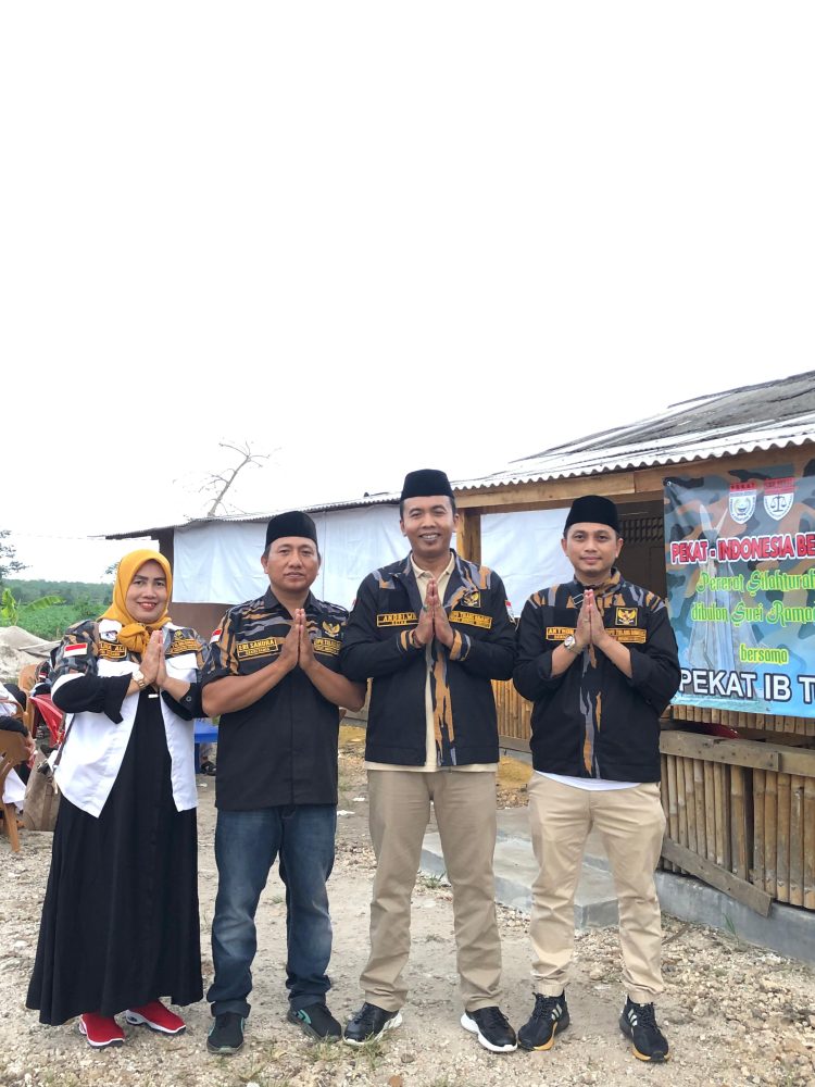 Ramadhan, Ormas PEKAT IB Tulangbawang Bagi Takjil dan Bukber.