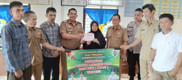 Puluhan Warga Desa Pekurun Lampung Utara Terima bantuan BLT -DD Tahap ll
