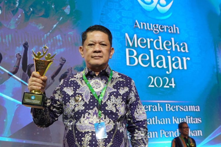 Pj.Bupati Tubaba Terima Penghargaan Anugerah Merdeka Belajar Kategori Pemda Transformatif 2024
