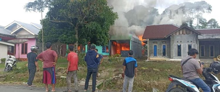 Rumah Semipermanen Di Lingkungan Seranggas Balikbukit, Ludes Terbakar