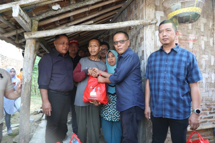 CSR Bank Lampung, Bupati Lampung Selatan Salurkan Bantuan Bedah Rumah Warga Kalianda