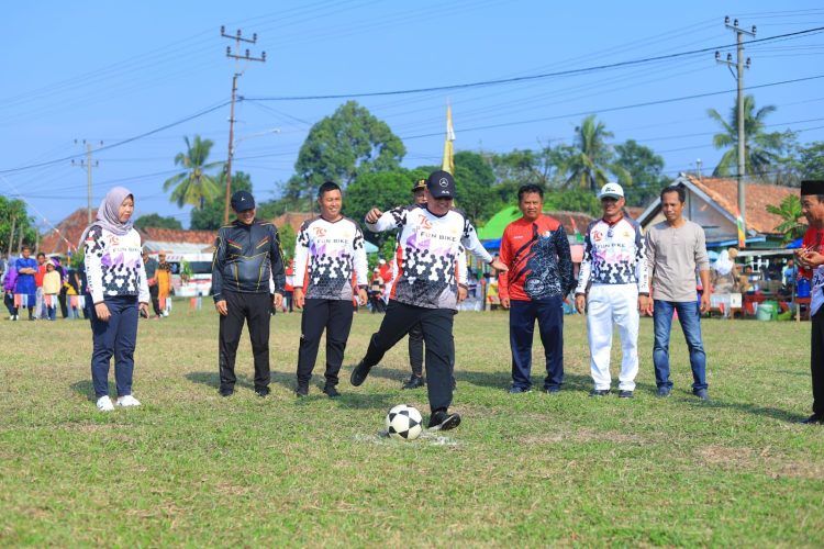 Dilepas PJ Bupati, Ratusan Peserta Fun Bike Memeriahkan HUT RI Ke-79
