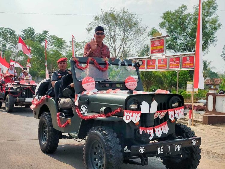 Ribuan Masyarakat Meriahkan Pawai Karnaval HUT RI Ke-79 Tiyuh Kartaraharja