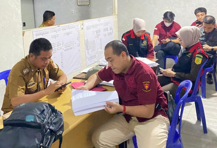 Penyidik Kejari Tubaba Geledah Kantor Diskoperindag Dan Pasar Pulung Kencana