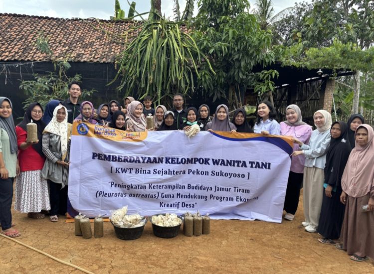 Pemberdayaan KWT Bina Sejahtera Pekon Sukoyoso Melalui Peningkatan Keterampilan Budidaya Jamur Tiram Guna Mendukung Program Ekonomi Kreatif Desa