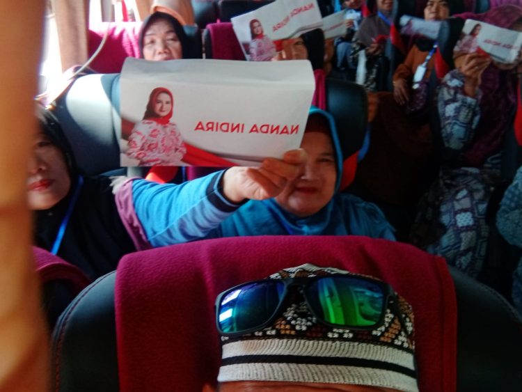 Dugaan Kampanye Terselubung di Ziarah Walisongo, Bagi-bagi Amplop Bergambar Paslon Tertentu