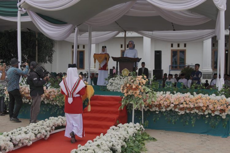 Peringatan Hari Santri Nasional di Jatiagung, Cawagub dr. Jihan Nurlela Berharap Santri Semakin Adaptif