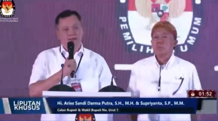 Pasangan Aries Sandi-Supriyanto Terlihat Kuasai Materi Debat Perdana Pilkada Pesawaran