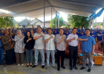 Ratusan Emak- Emak di Way Khilau Komitmen Dukung Aries Sandi- Supriyanto di Pilkada Kabupaten Pesawaran